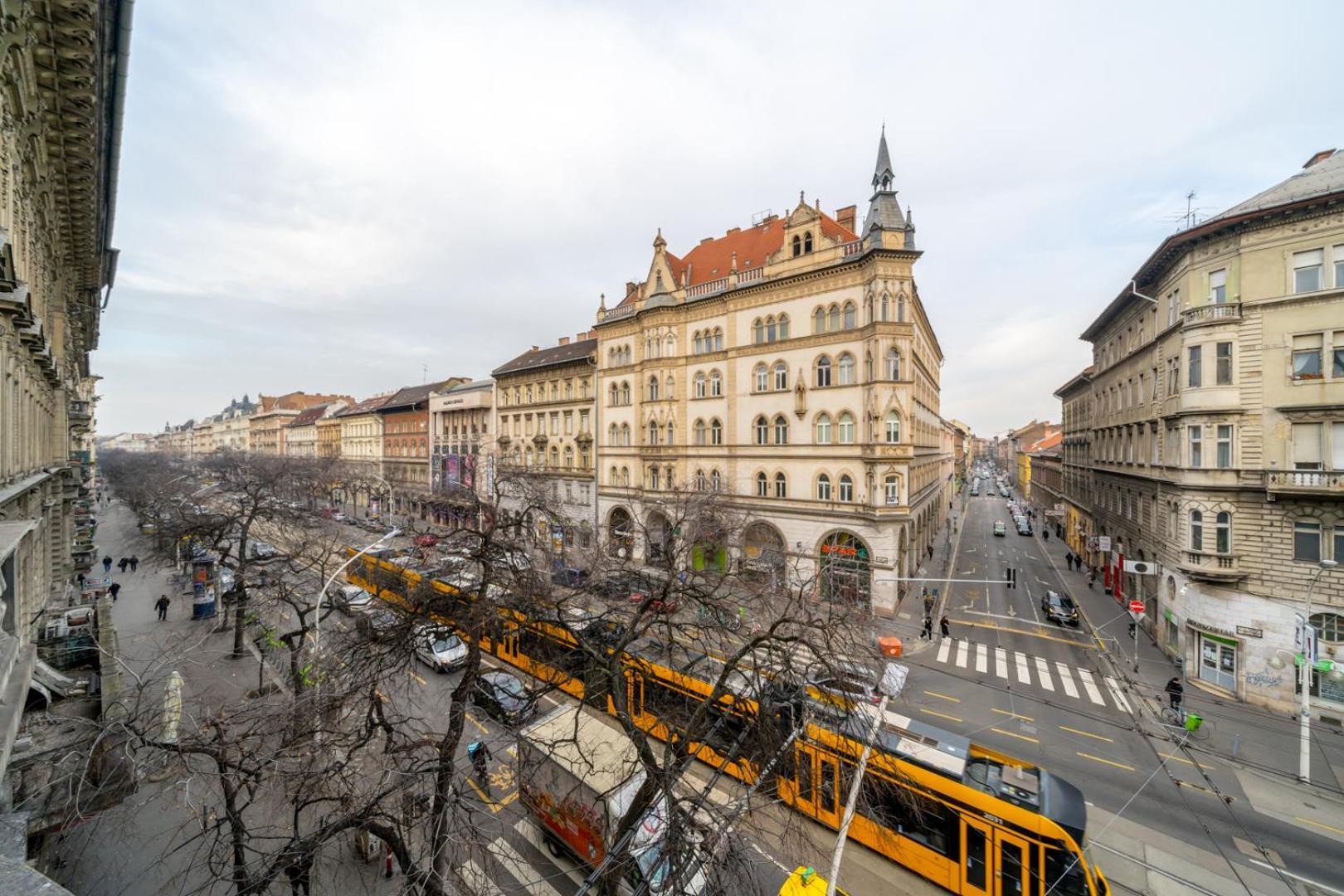 Downtown Delight - Erzsebet Blvd - 13 Ppl Apartment Budapest Exterior photo