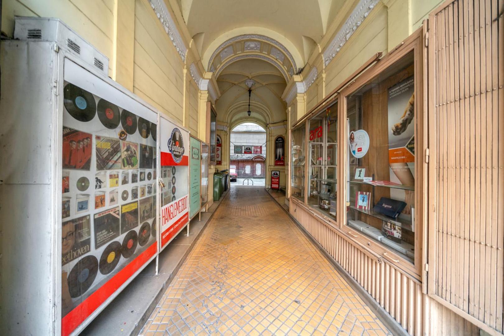 Downtown Delight - Erzsebet Blvd - 13 Ppl Apartment Budapest Exterior photo